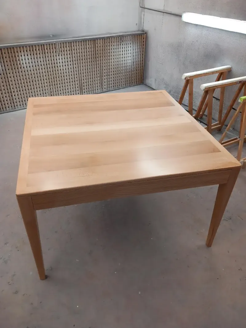 Table sur mesure en hêtre massif avec pieds gainés par Akibosc à Rodez